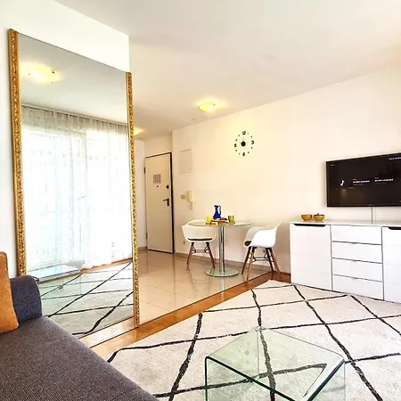 Sea View Znjan Apartmán *