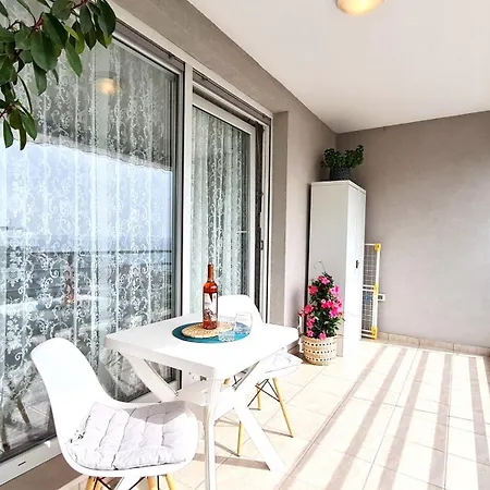 Sea View Znjan Apartment *